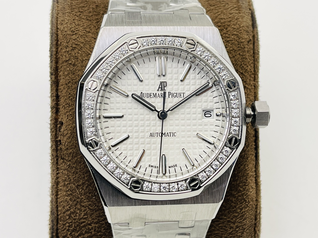 Audemars Piguet Royal Oak Skeleton Dial 37 mm Watch – IW-2117 - Image 4