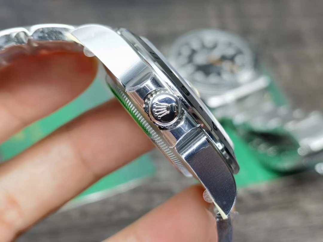 Rolex Oyster Perpetual Luminous 42 mm Watch – IW-0075 - Image 6