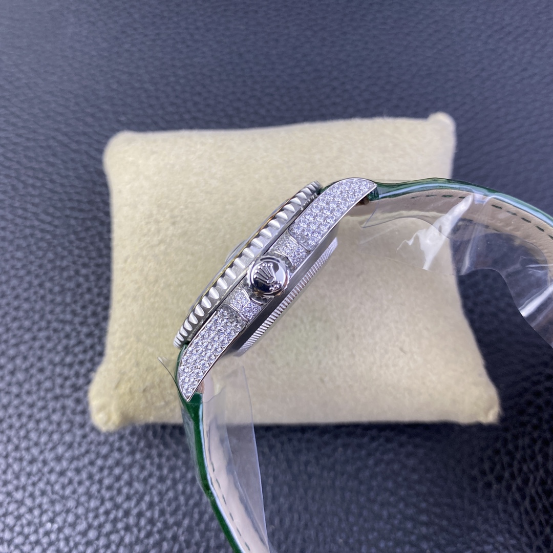 Rolex Submariner Diamond-Set 40 mm Watch – IW-0103 - Image 6