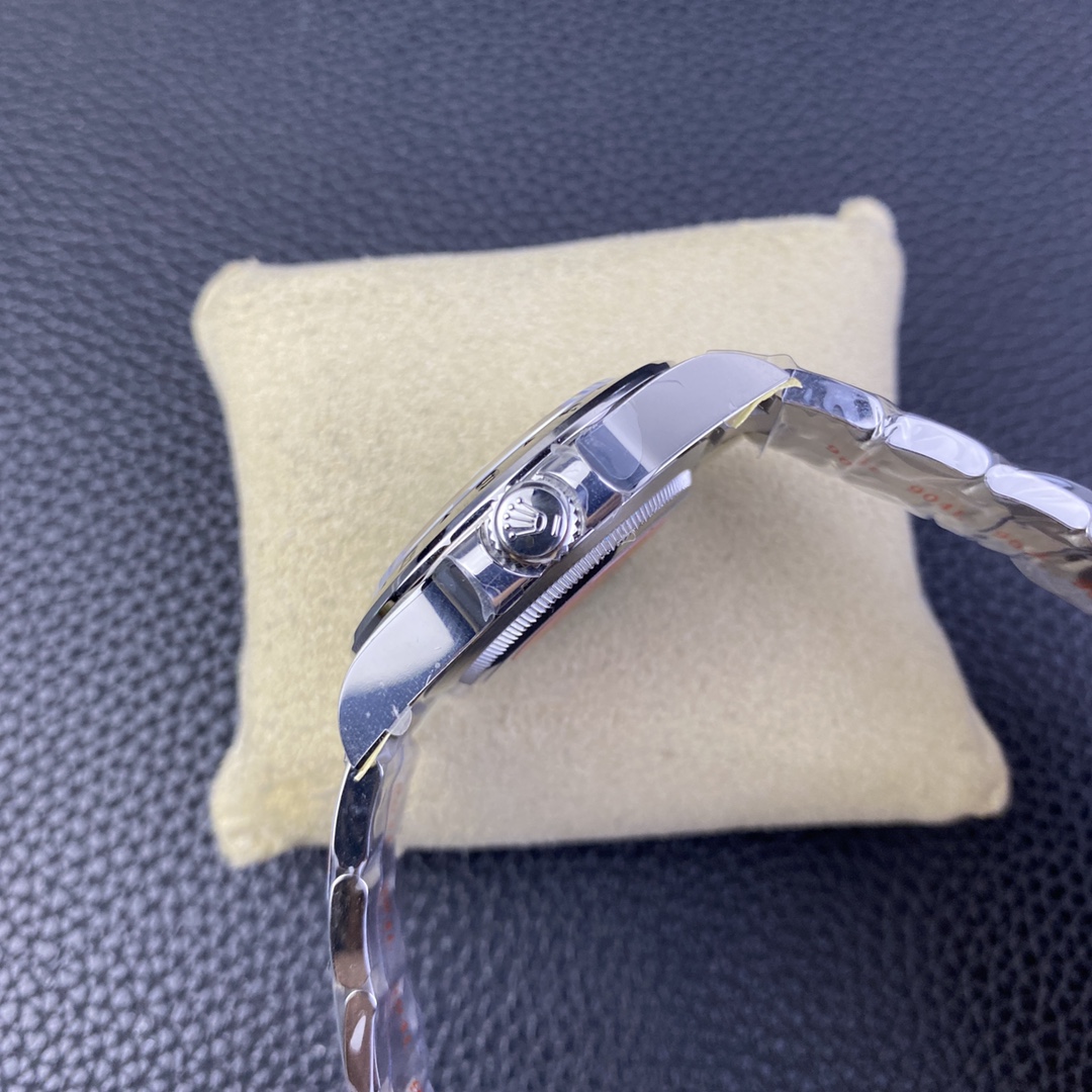 Rolex Oyster Perpetual Luminous 42 mm Watch – IW-0099 - Image 6