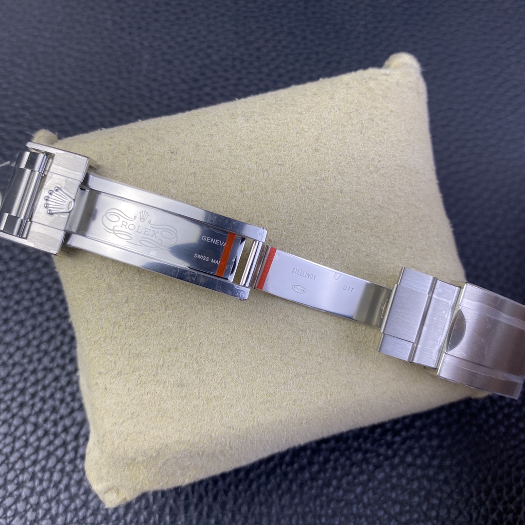 Rolex Oyster Perpetual Luminous 42 mm Watch – IW-0097 - Image 8