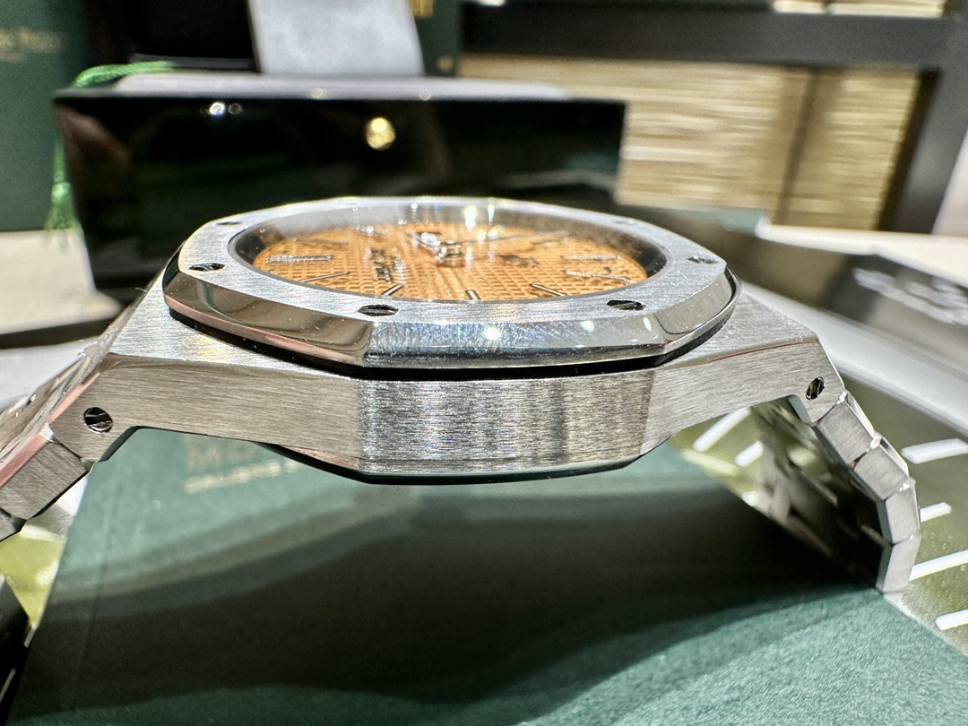 Audemars Piguet Royal Oak 39 mm Watch – IW-2150 - Image 6