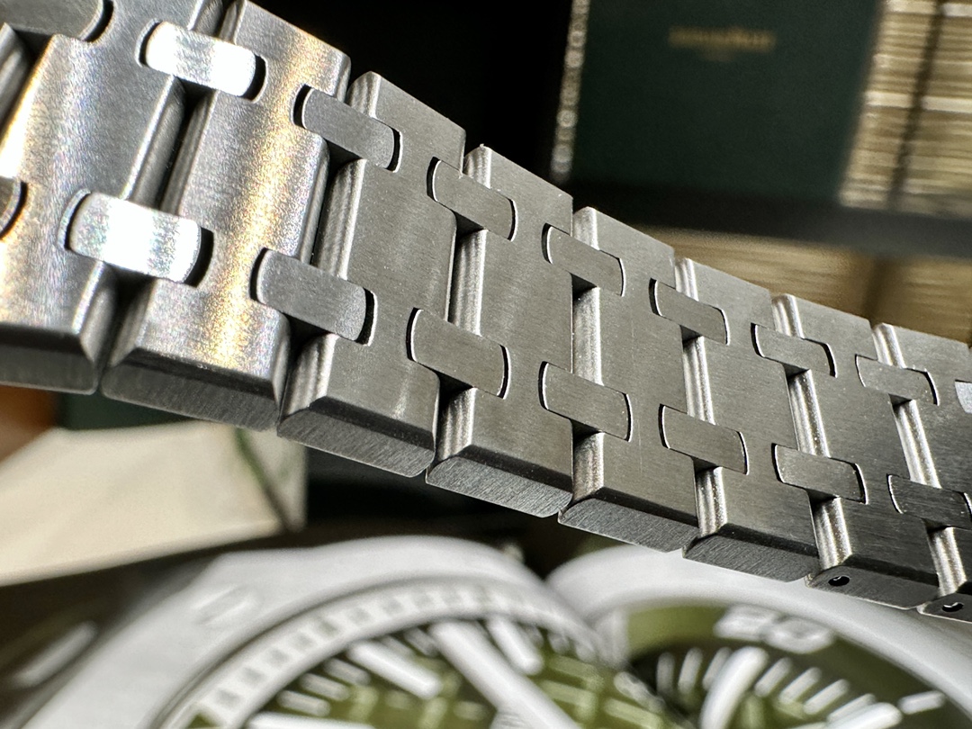 Audemars Piguet Royal Oak 39 mm Watch – IW-2150 - Image 9