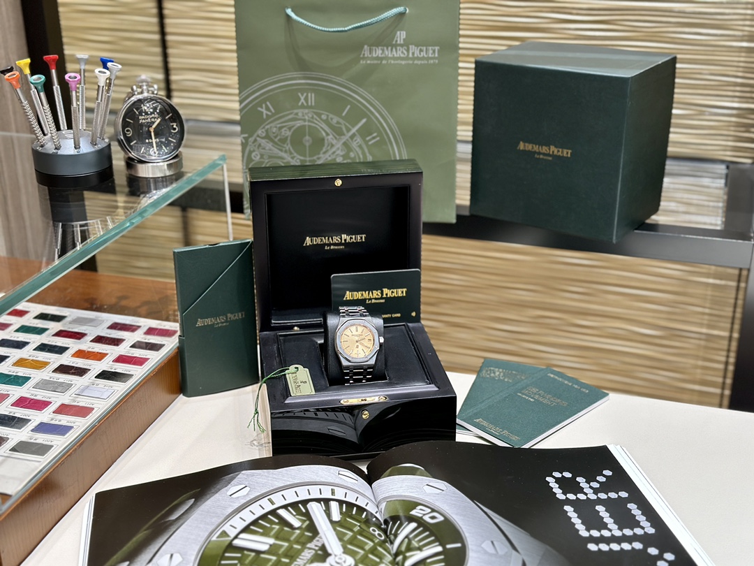 Audemars Piguet Royal Oak 39 mm Watch – IW-2150