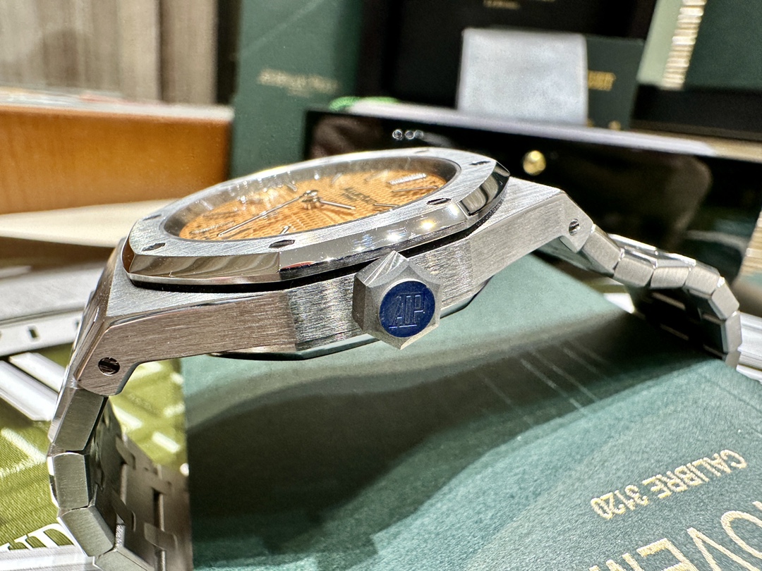 Audemars Piguet Royal Oak 39 mm Watch – IW-2150 - Image 5