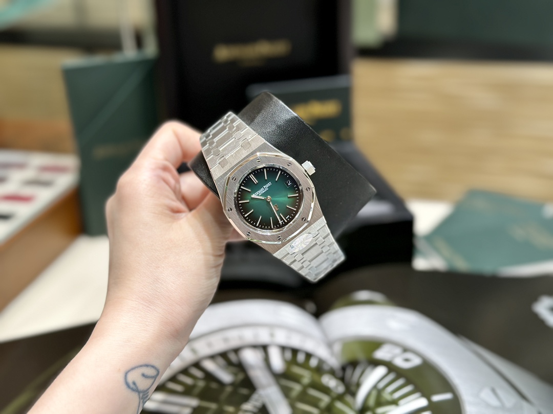 Audemars Piguet Royal Oak 39 mm Watch – IW-2148 - Image 2