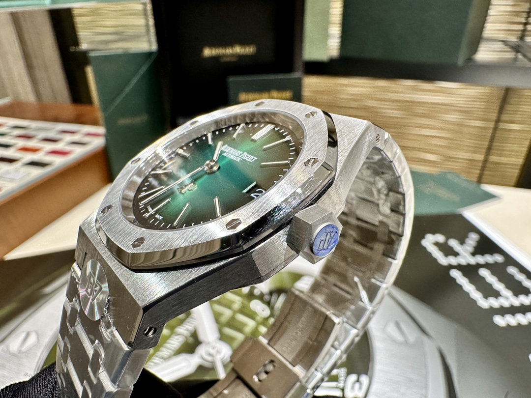 Audemars Piguet Royal Oak 39 mm Watch – IW-2148 - Image 6