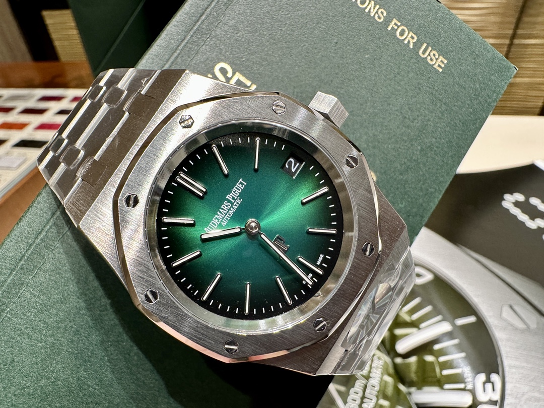 Audemars Piguet Royal Oak 39 mm Watch – IW-2148 - Image 3