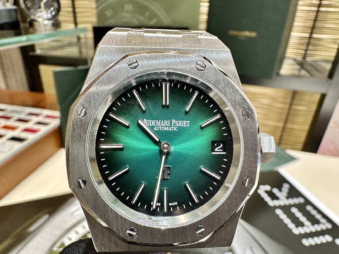 Audemars Piguet Royal Oak 39 mm Watch – IW-2148 - Image 4