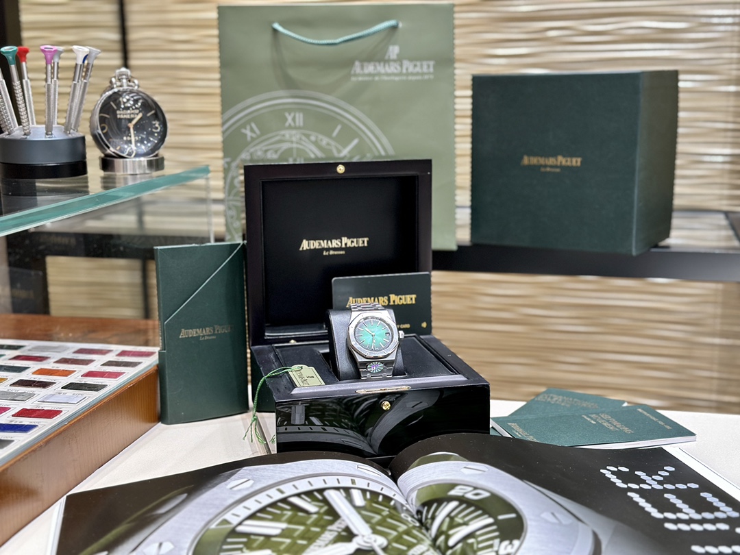 Audemars Piguet Royal Oak 39 mm Watch – IW-2148