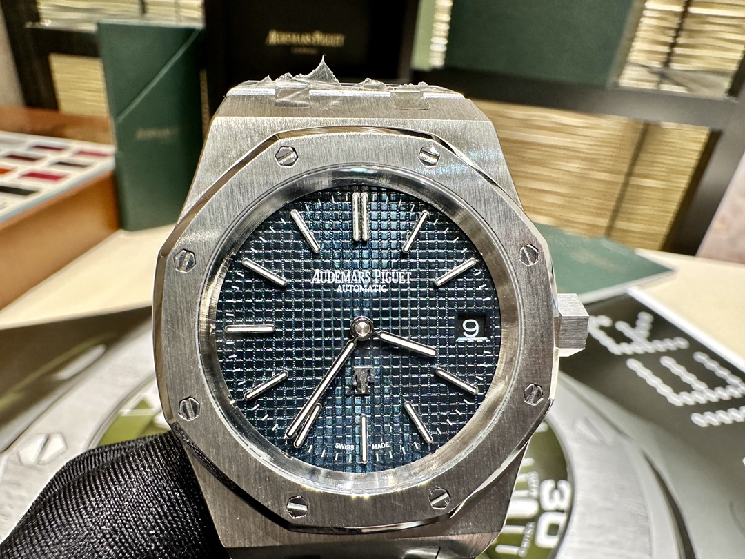 Audemars Piguet Royal Oak 39 mm Watch – IW-2146 - Image 4
