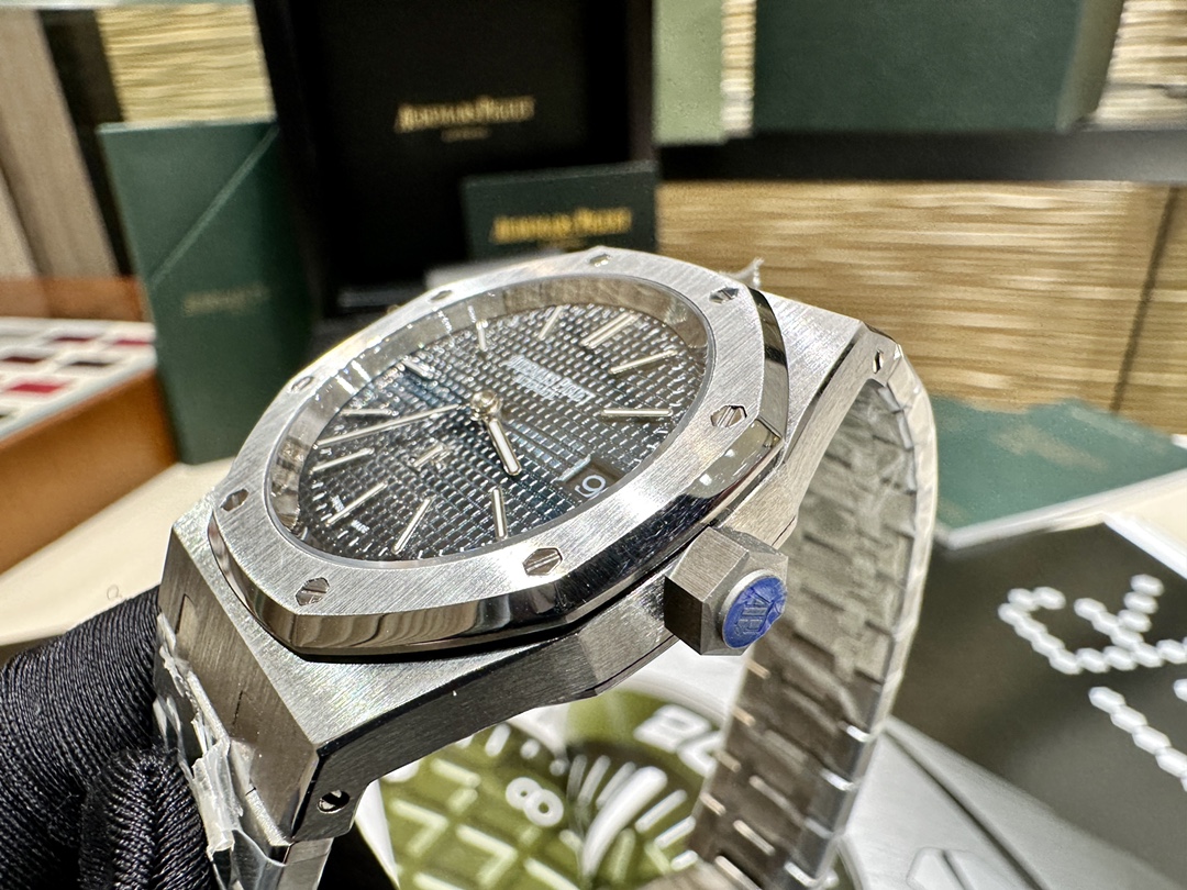 Audemars Piguet Royal Oak 39 mm Watch – IW-2146 - Image 6