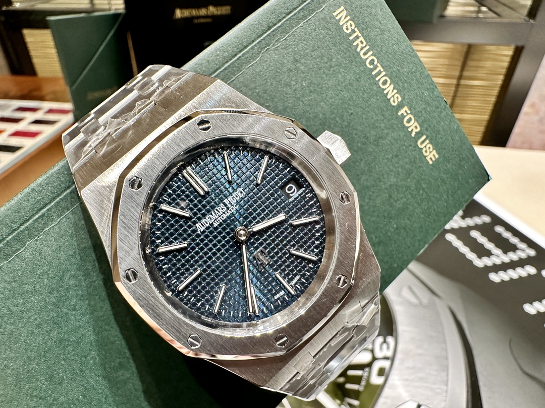 Audemars Piguet Royal Oak 39 mm Watch – IW-2146 - Image 3