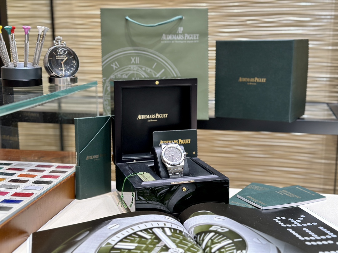 Audemars Piguet Royal Oak 39 mm Watch – IW-2144