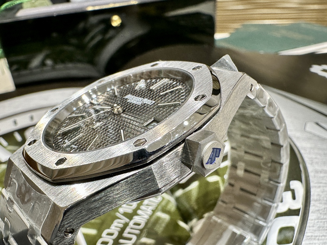 Audemars Piguet Royal Oak 39 mm Watch – IW-2144 - Image 6