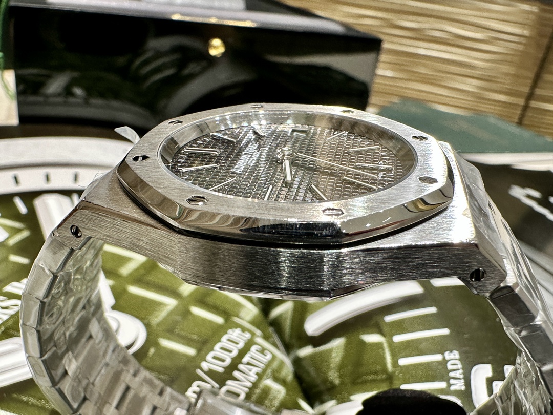 Audemars Piguet Royal Oak 39 mm Watch – IW-2144 - Image 5