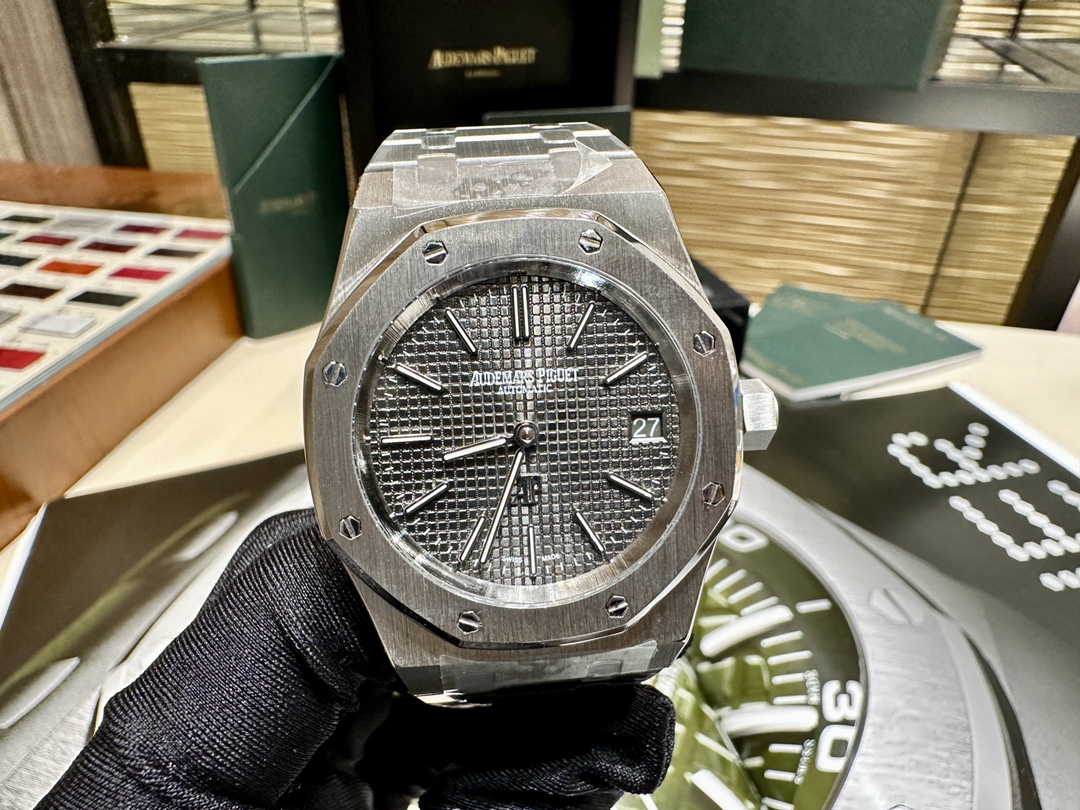 Audemars Piguet Royal Oak 39 mm Watch – IW-2144 - Image 4