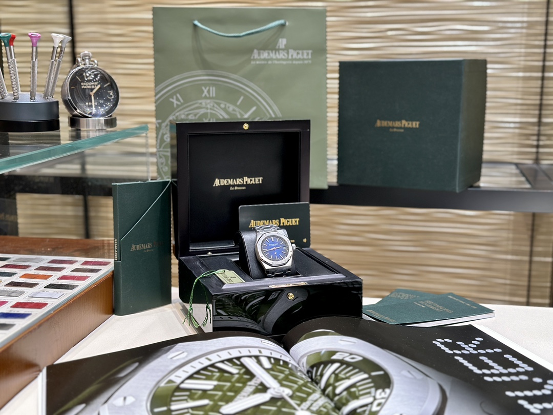 Audemars Piguet Royal Oak 39 mm Watch – IW-2142