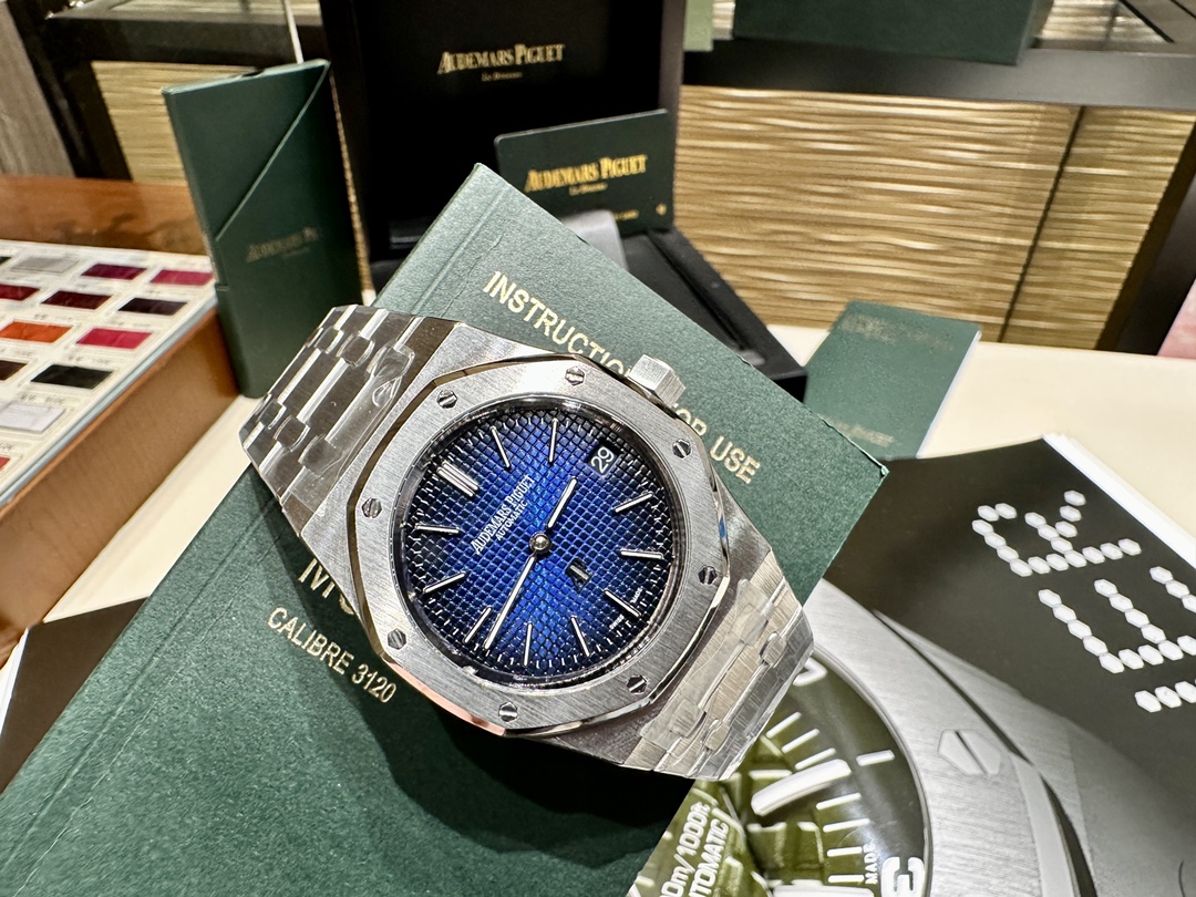 Audemars Piguet Royal Oak 39 mm Watch – IW-2142 - Image 3