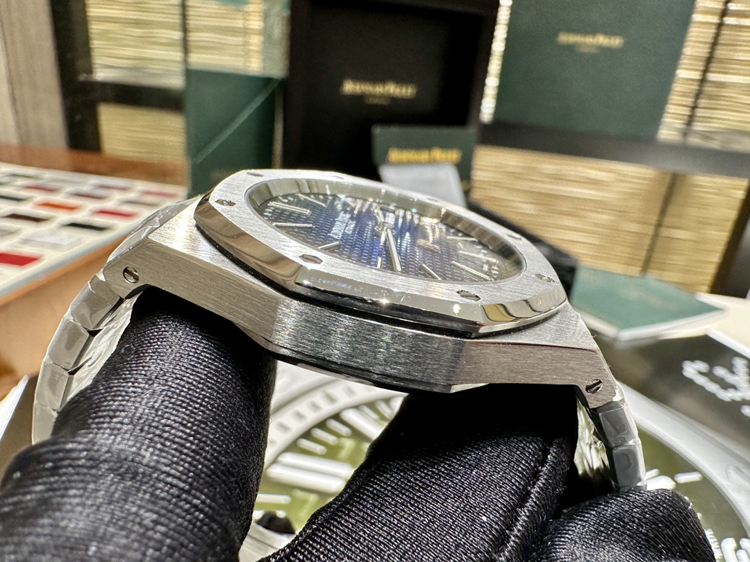 Audemars Piguet Royal Oak 39 mm Watch – IW-2142 - Image 5