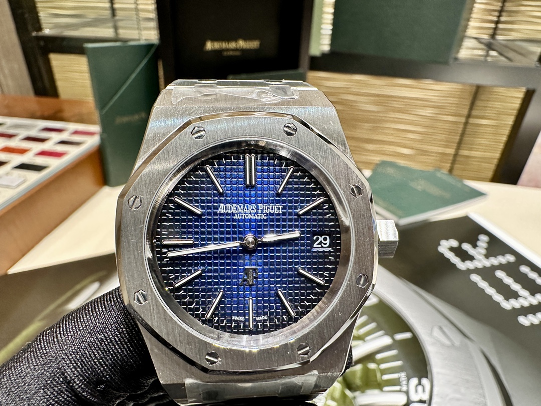 Audemars Piguet Royal Oak 39 mm Watch – IW-2142 - Image 4