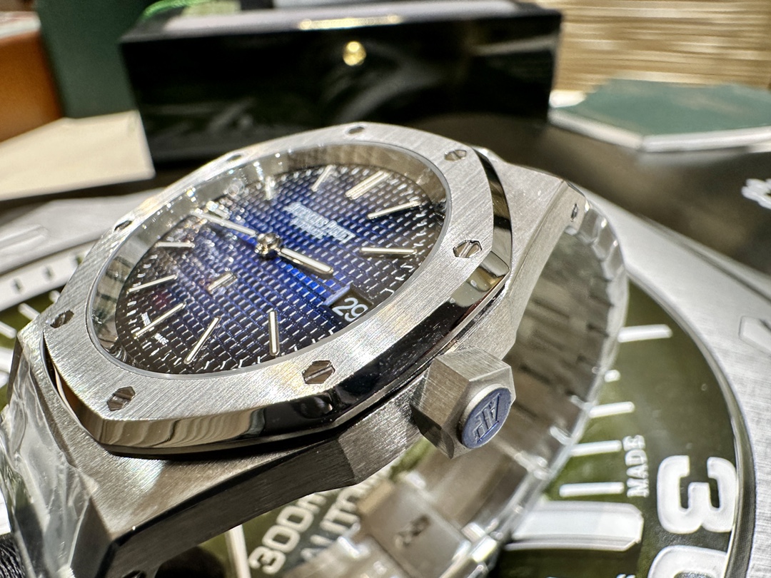 Audemars Piguet Royal Oak 39 mm Watch – IW-2142 - Image 6
