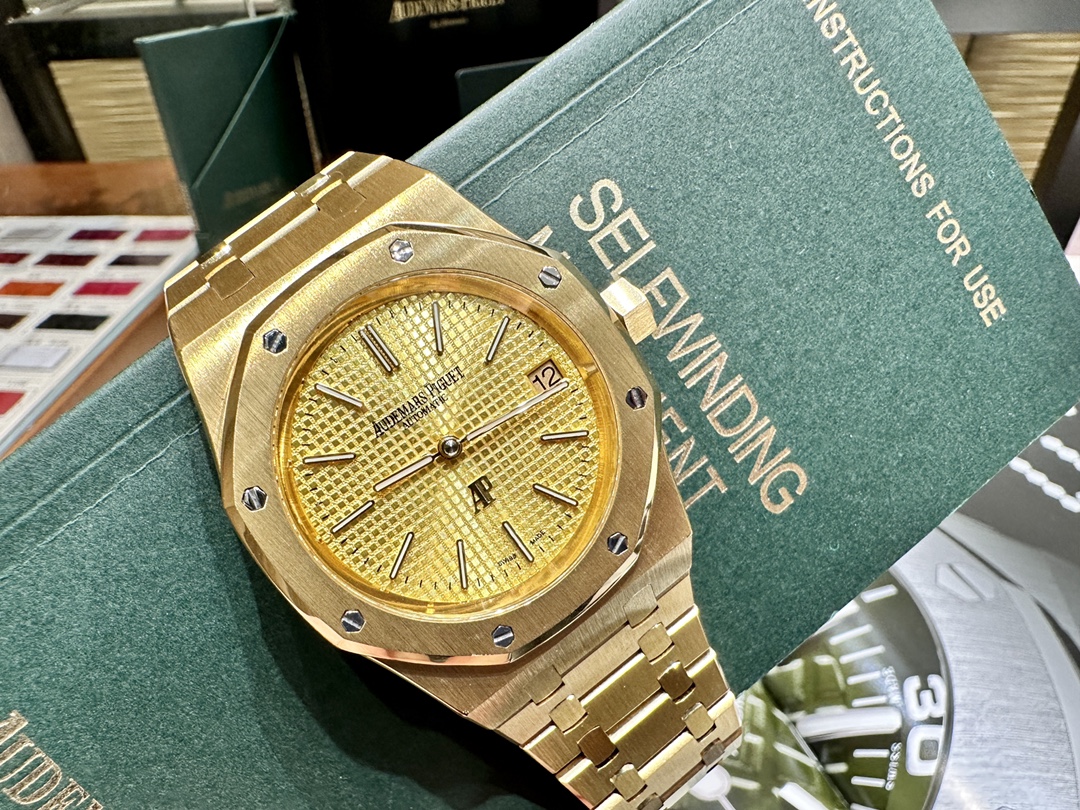 Audemars Piguet Royal Oak 39 mm Watch – IW-2140 - Image 3