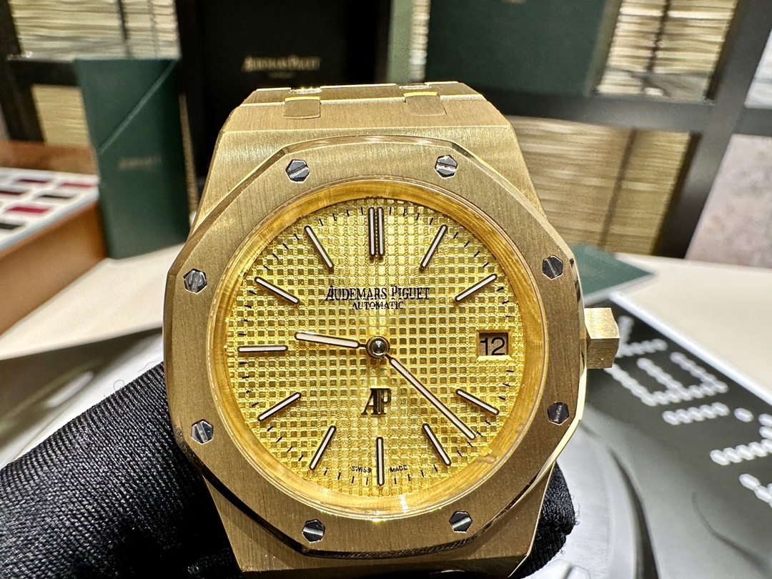 Audemars Piguet Royal Oak 39 mm Watch – IW-2140 - Image 4