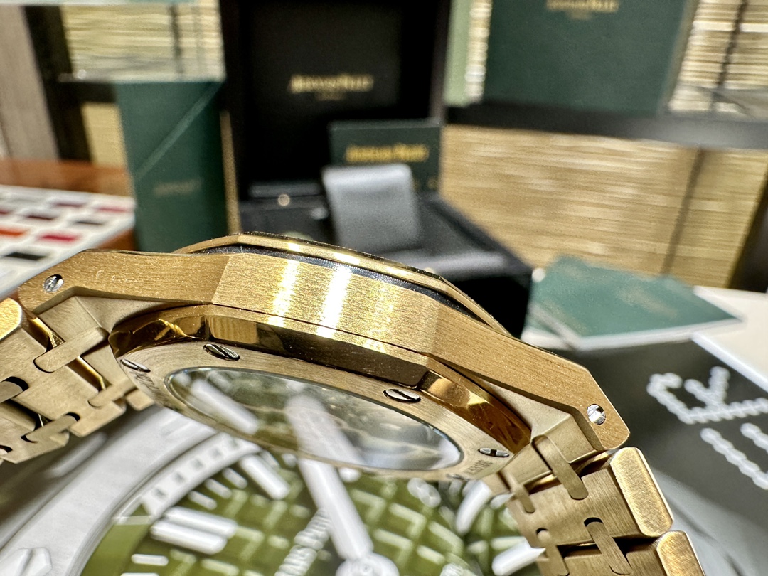 Audemars Piguet Royal Oak 39 mm Watch – IW-2140 - Image 5