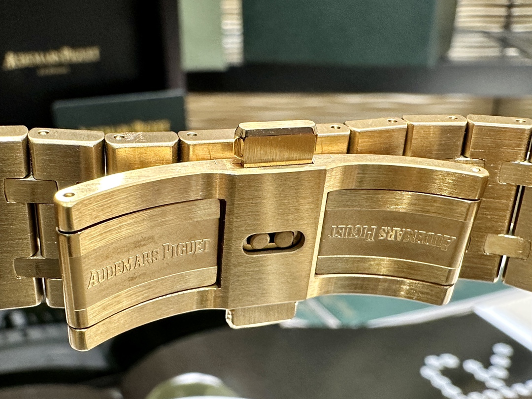 Audemars Piguet Royal Oak 39 mm Watch – IW-2140 - Image 9