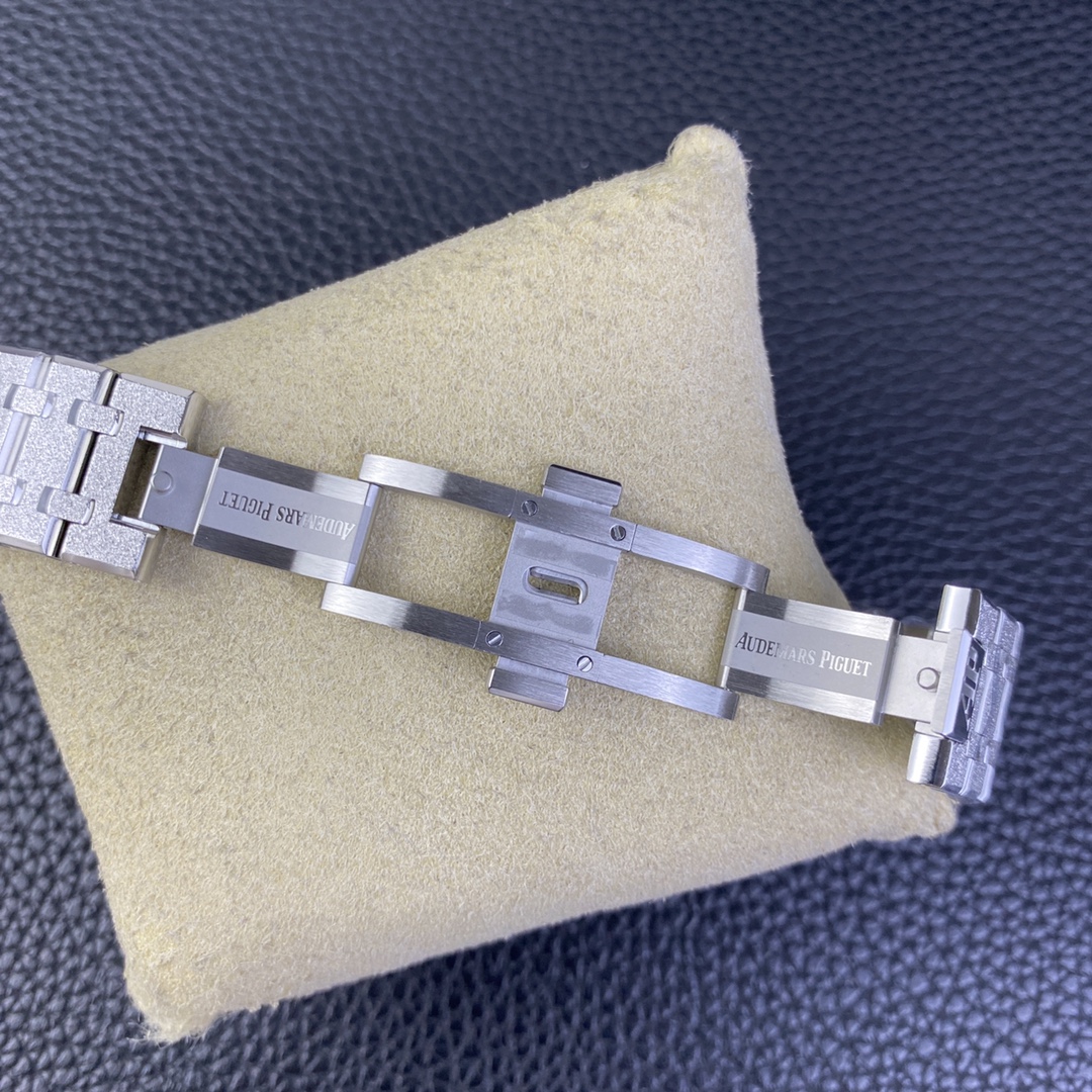 Audemars Piguet Classic Watch – IW-2099 - Image 8