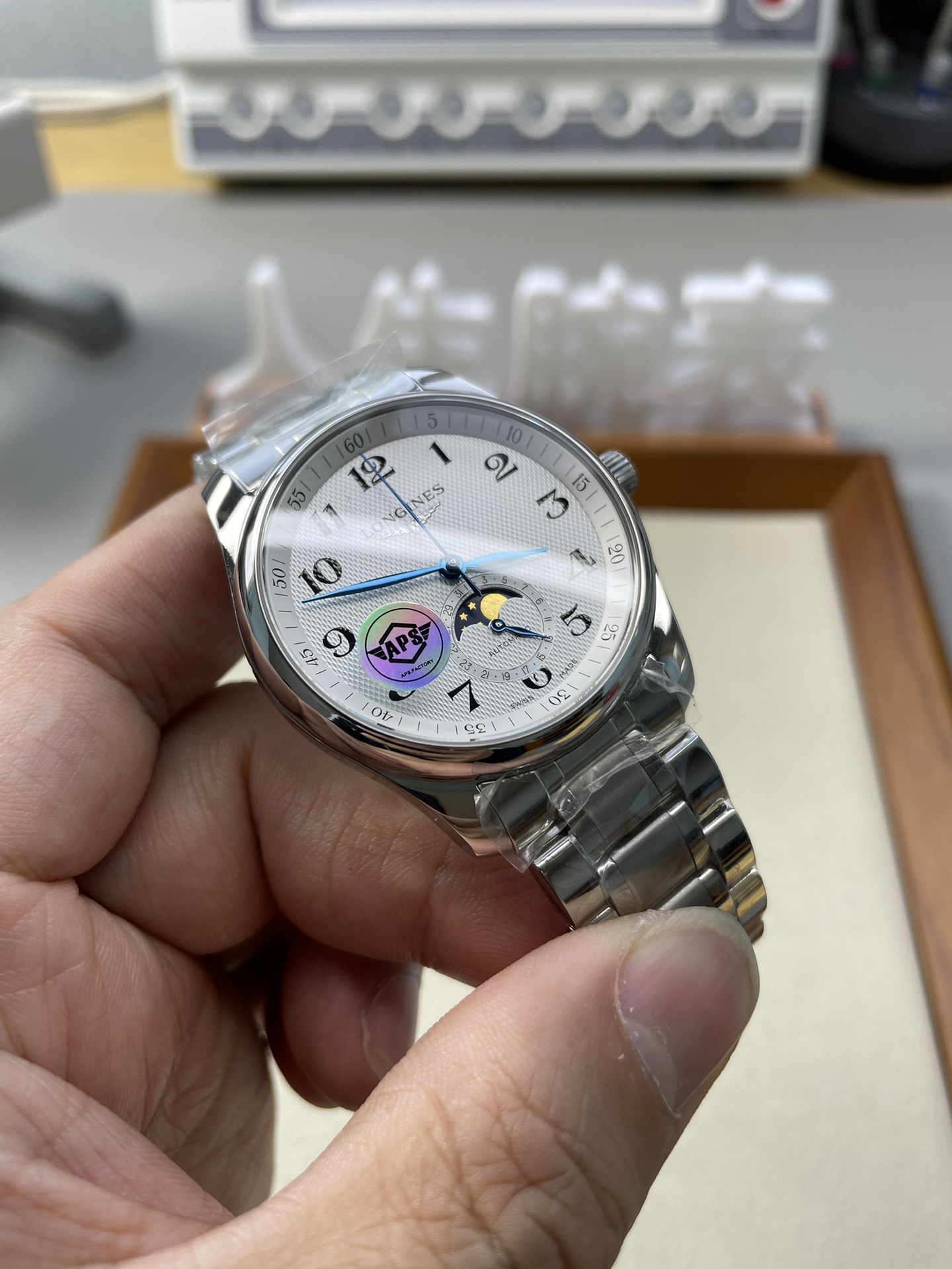 Classic Moonphase Watch – IW-2100 - Image 2