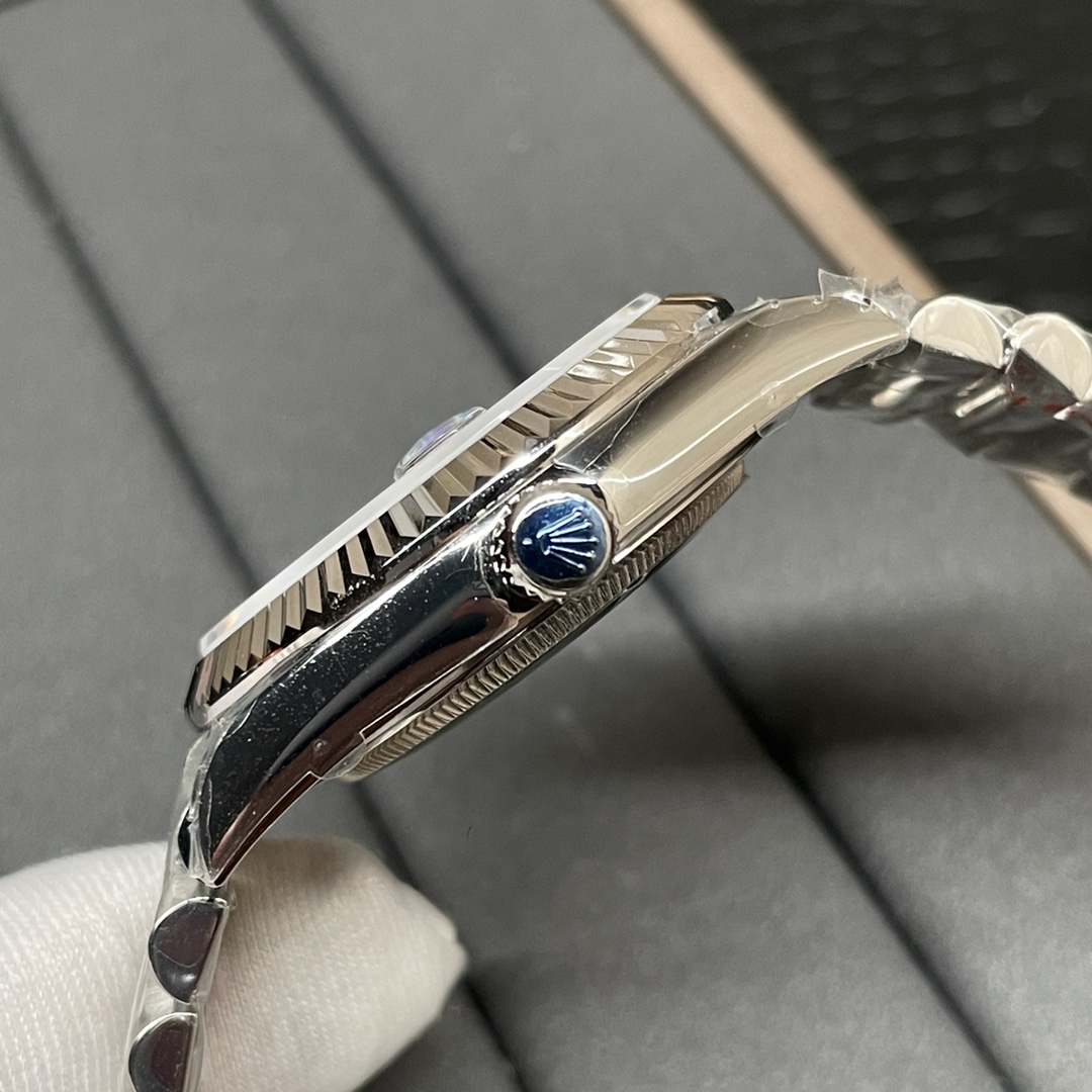 Datejust Day and Date 40 mm Watch – IW-3354 - Image 6