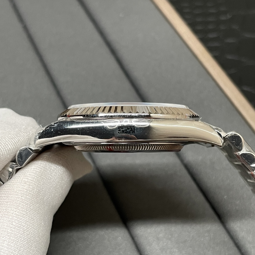 Datejust Day and Date 40 mm Watch – IW-3354 - Image 7
