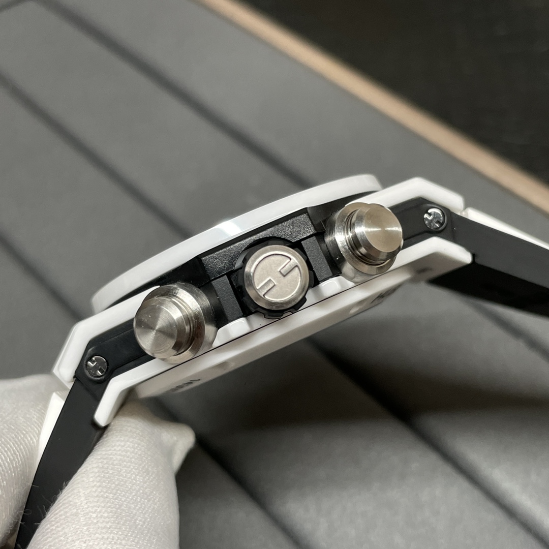 Hublot Classic Chronograph 45 mm Watch – IW-0345 - Image 6