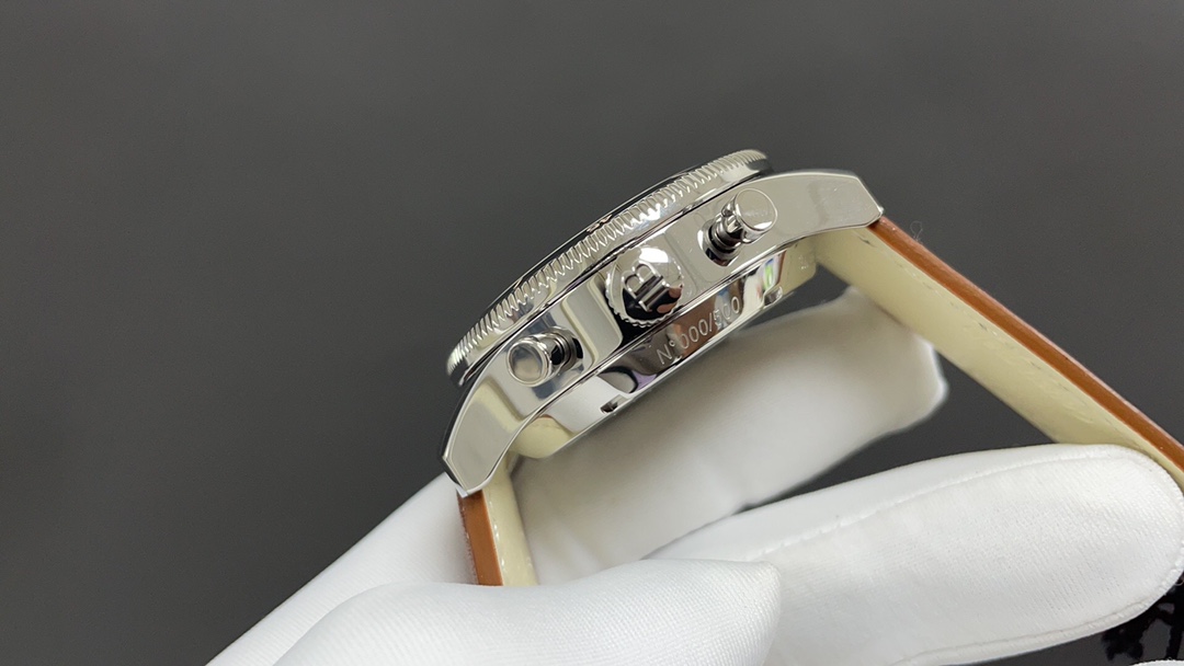 Classic Chronograph 42 mm Watch – IW-0576 - Image 4