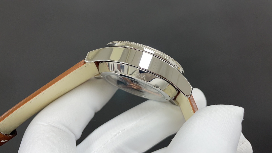 Classic Chronograph 42 mm Watch – IW-0576 - Image 5
