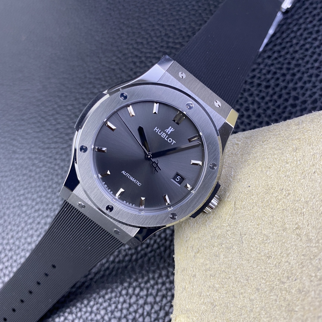 Hublot Classic 42 mm Watch – IW-0340 - Image 4