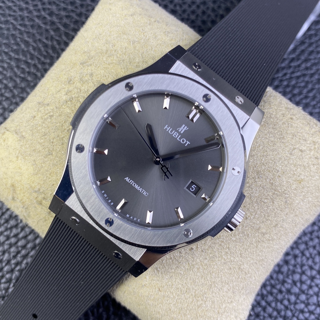 Hublot Classic 42 mm Watch – IW-0340 - Image 3