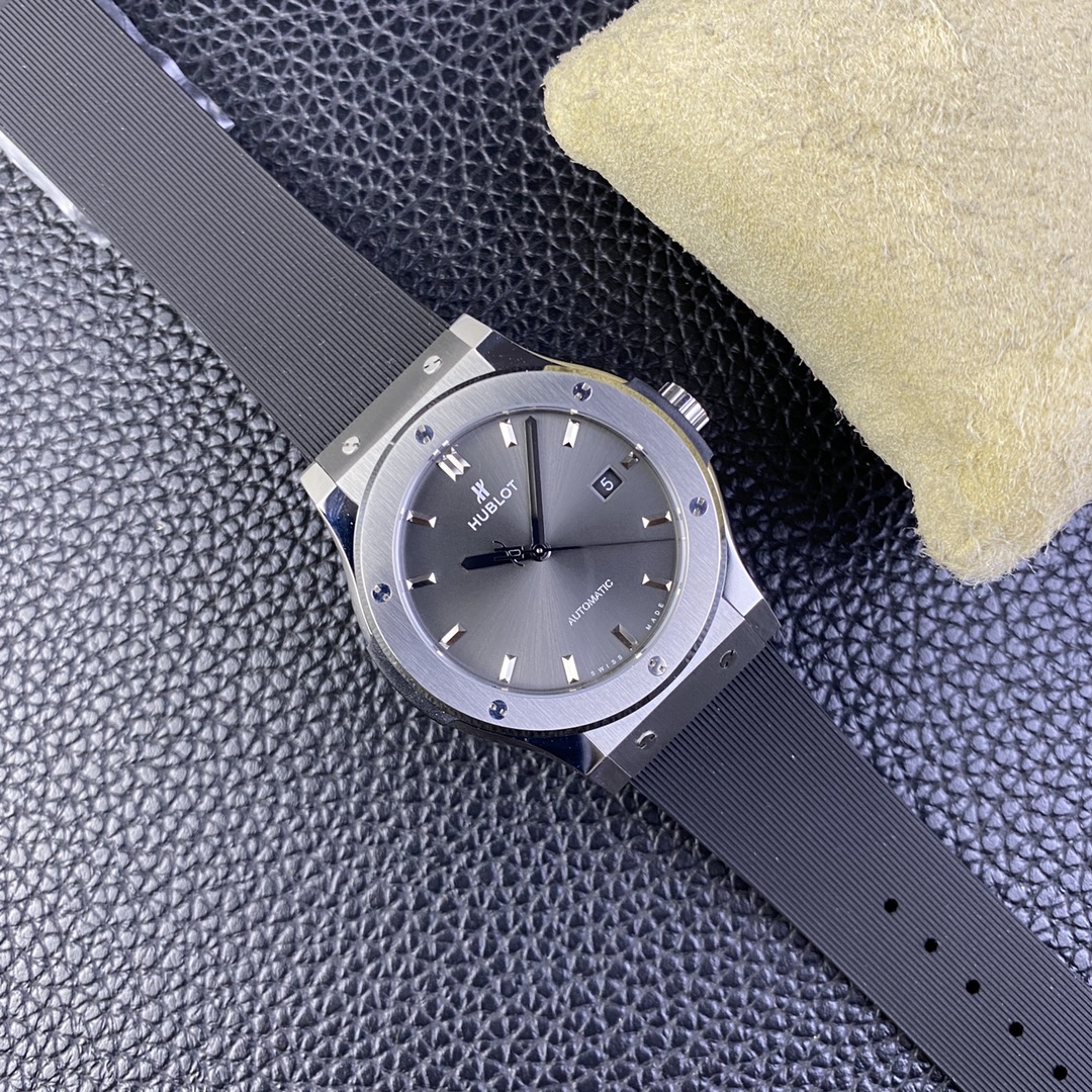 Hublot Classic 42 mm Watch – IW-0340 - Image 9