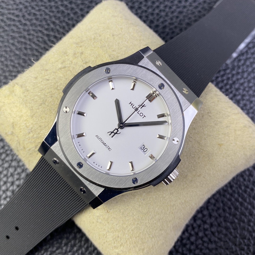 Hublot Classic 42 mm Watch – IW-0339 - Image 3