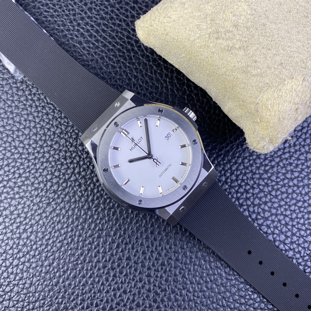Hublot Classic 42 mm Watch – IW-0339 - Image 9