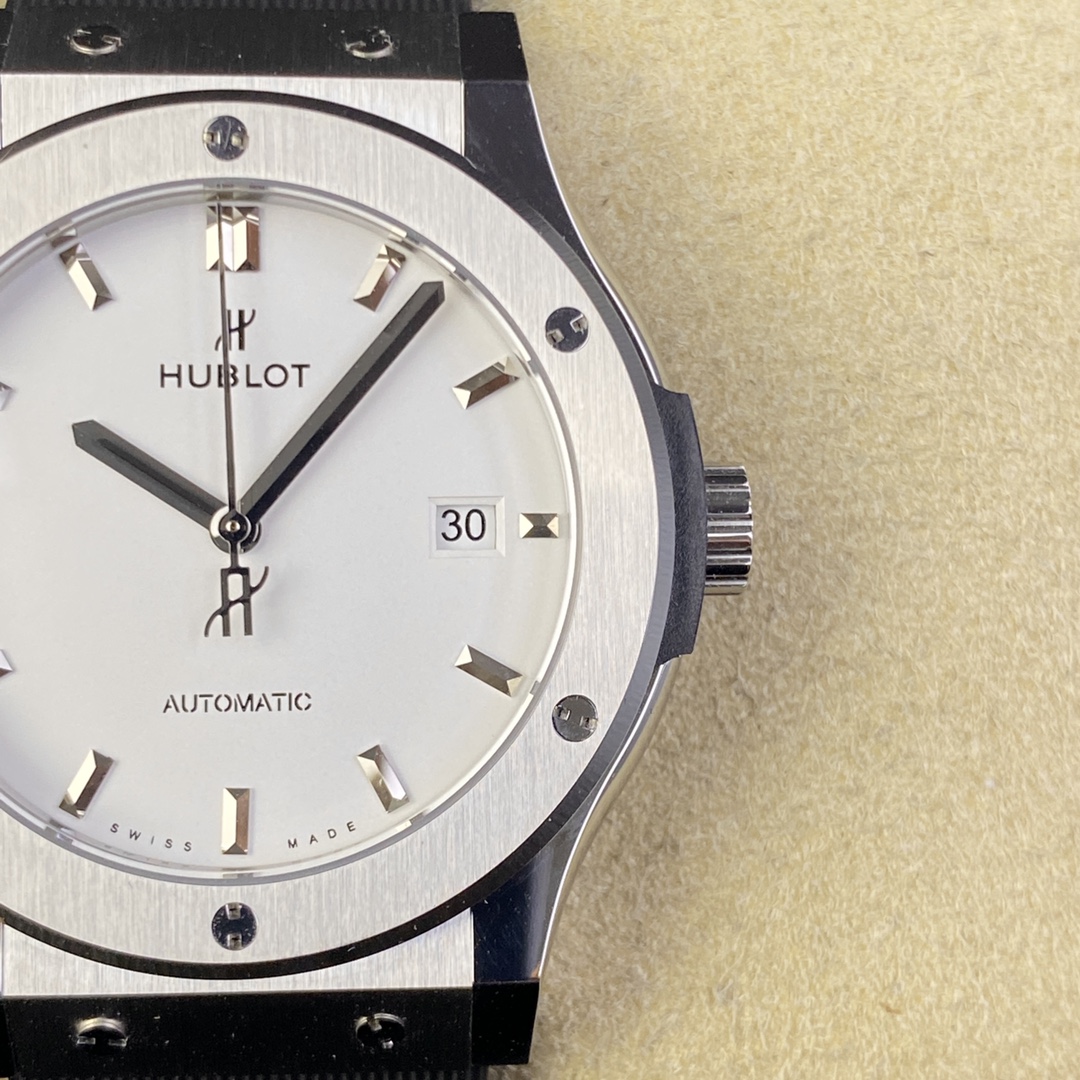 Hublot Classic 42 mm Watch – IW-0339 - Image 5