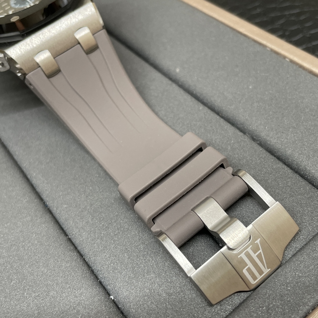 Audemars Piguet Royal Oak Chronograph Watch – IW-2092 - Image 9