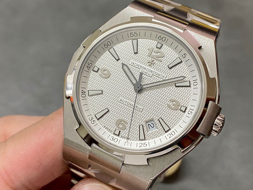 Vacheron Constantin Overseas Luminous 42 mm Watch – IW-0948 - Image 3