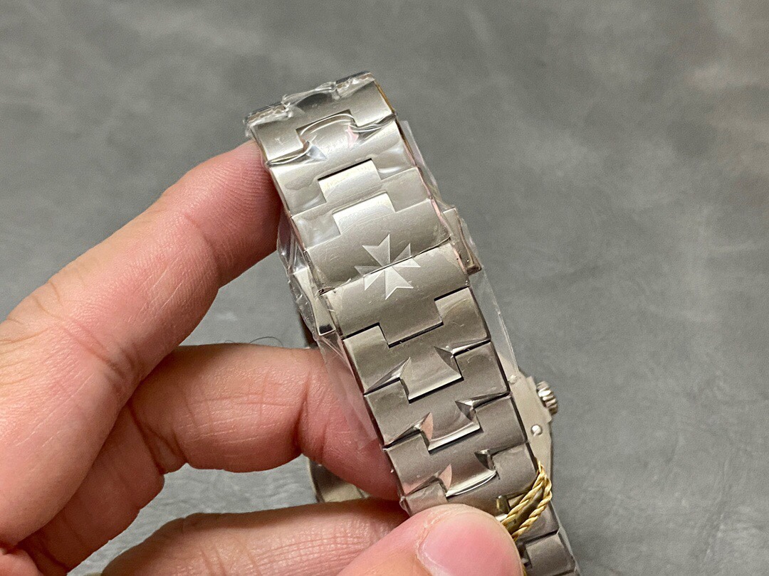 Vacheron Constantin Overseas Luminous 42 mm Watch – IW-0948 - Image 8