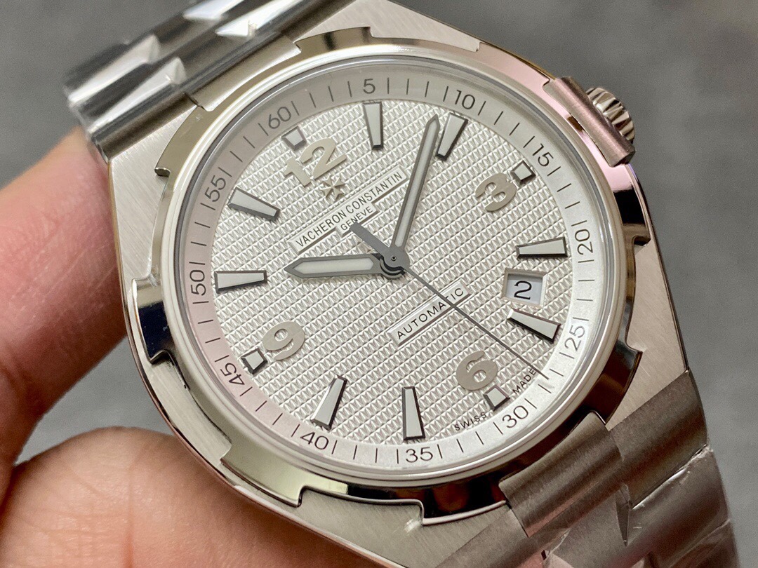 Vacheron Constantin Overseas Luminous 42 mm Watch – IW-0948 - Image 2