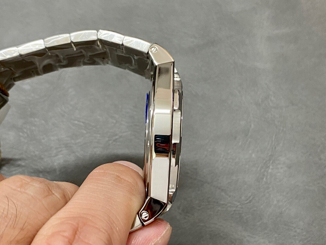Vacheron Constantin Overseas Luminous 42 mm Watch – IW-0948 - Image 5