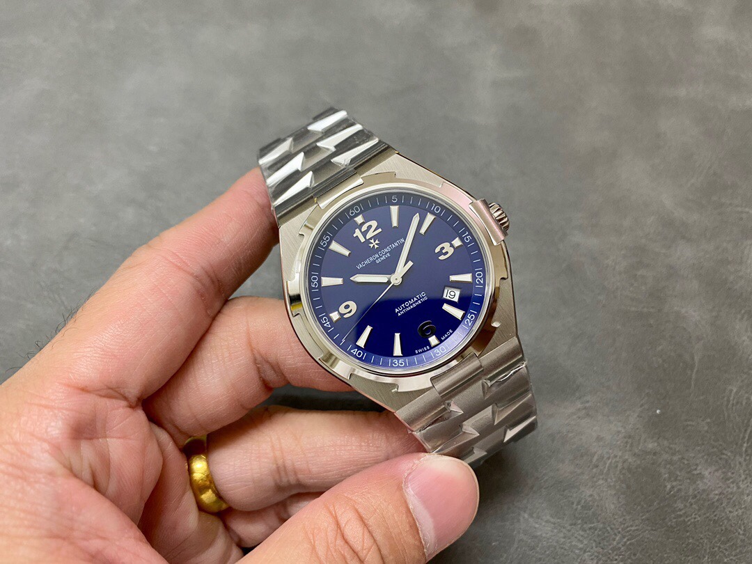 Vacheron Constantin Overseas Luminous 42 mm Watch – IW-0949 - Image 4