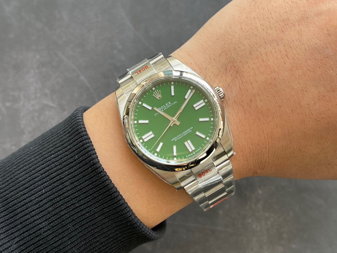Rolex Oyster Perpetual Green Dial 41 mm Watch – IW-0027 - Image 9